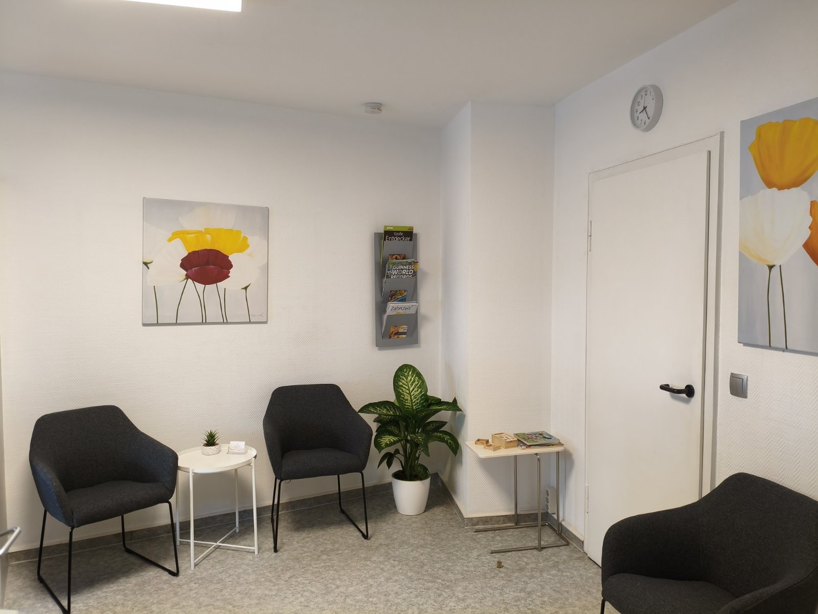 Wartezimmer der Zahnarztpraxis Dr. Lopicic