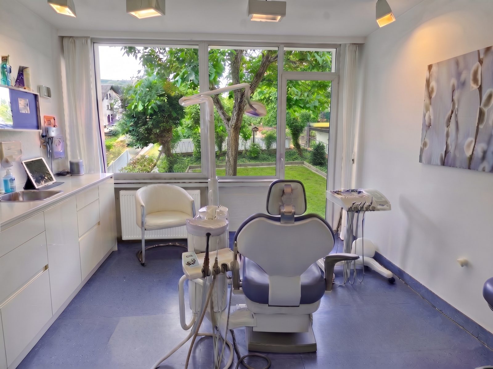 Behandlungszimmer 1 der Zahnarztpraxis Dr. Lopicic